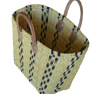 Panier tressé à motifs bleus Vannerie marocaine