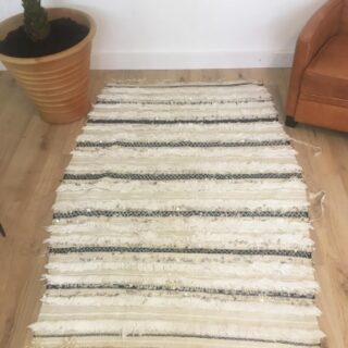 Tapis Marocain Tapis Handira authentique écru et blanc avec paillettes et lignes colorées 178 x 106