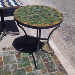 Table marocaine en zellige de jardin vert