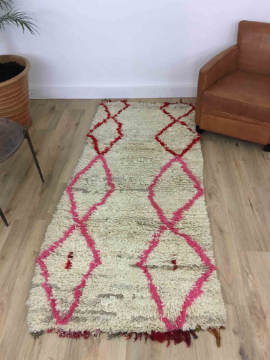 Tapis Marocain Tapis berbère Azilal losanges rouges et roses 210 x 095