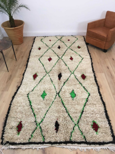 Tapis Marocain Tapis berbère Azilal laine pure et fils de coton couleurs vert fluo, noir et bordeaux 314 x 138